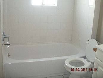 5th image of 927 E 114th St