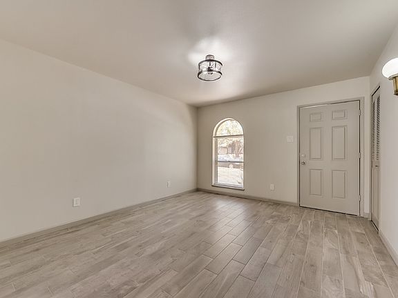 5th image of 1062 Elmwood Dr