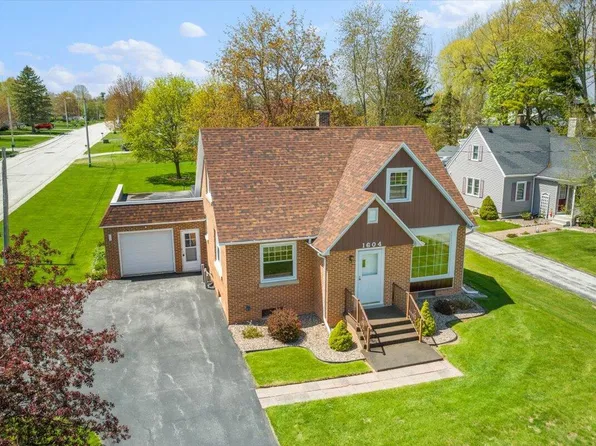 1604 South Wisconsin DRIVE, Howards Grove, WI 53083