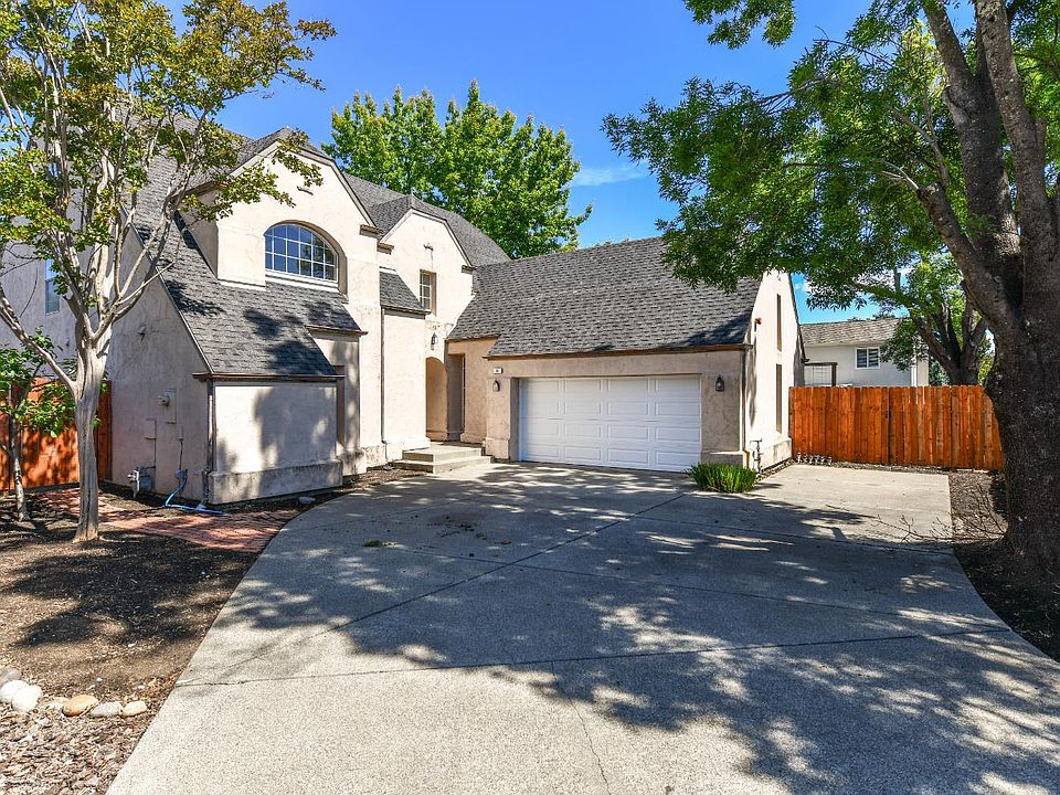 1st image of 26 Lloyd Court