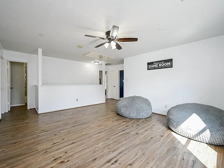 2534 Halstead Dr — Photo 22