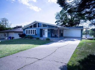 1897 Chaney Rd, Dubuque, IA 52001