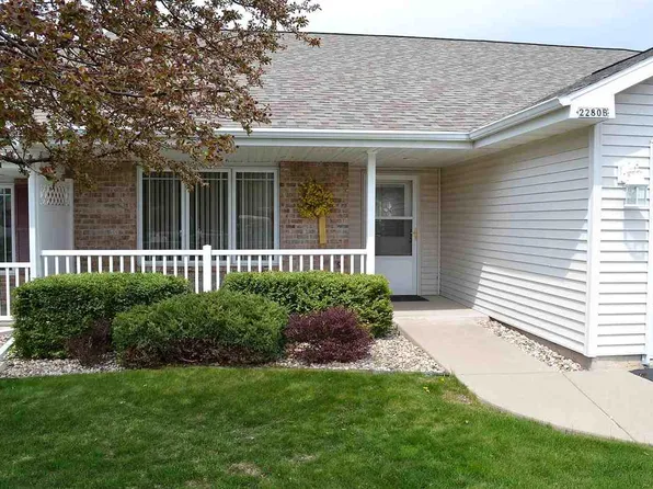 2280 Patriot Ln #B-18, Oshkosh, WI 54904