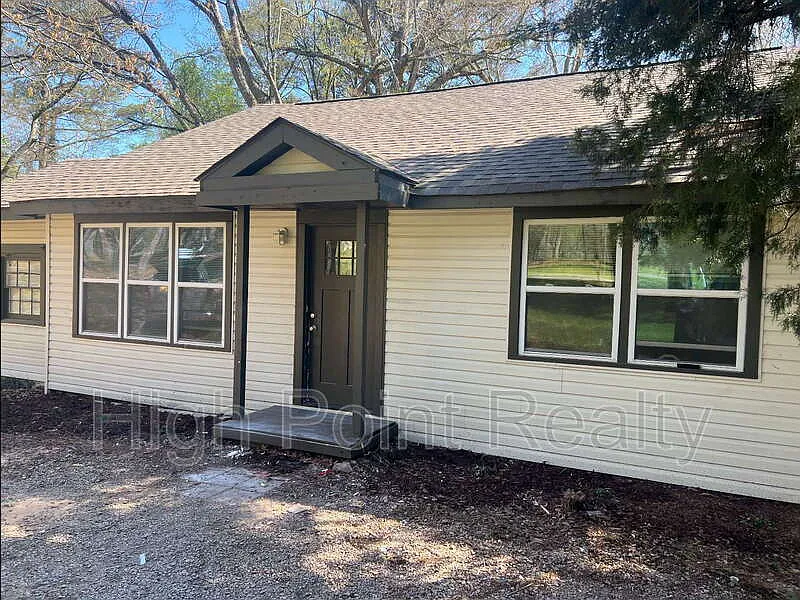 3 bed, 2.0 bath, 1022 sqft, $1,400 — Photo 1