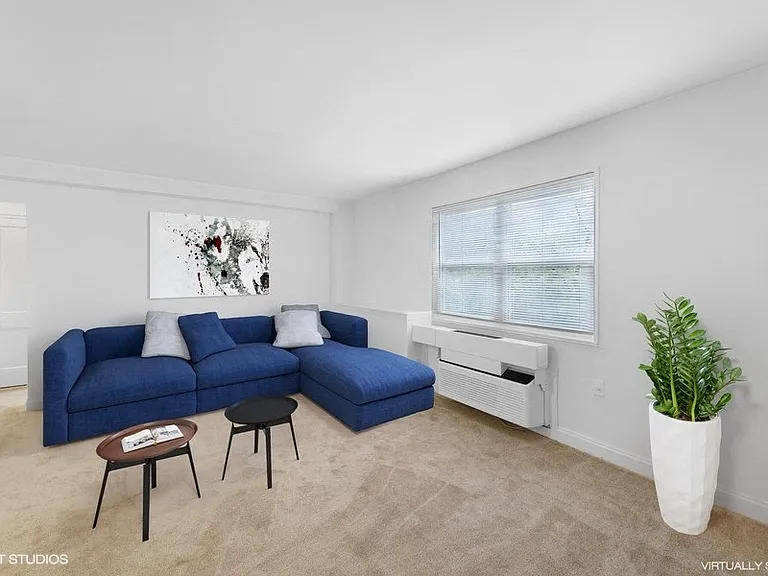 Living Room at Croydon Manor