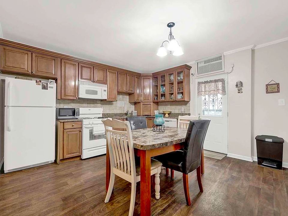 1st image of 496 Carroll St #1