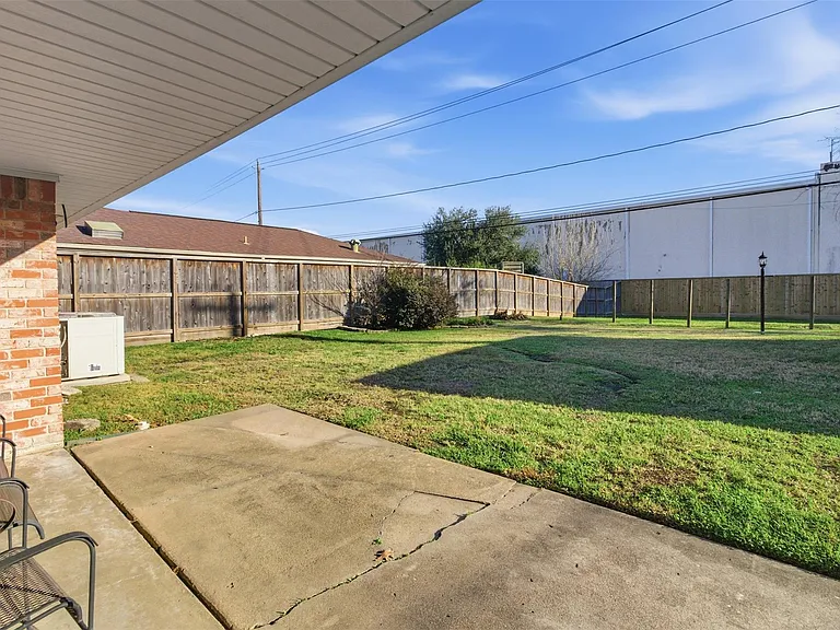 2310 Droxford Dr — Photo 20