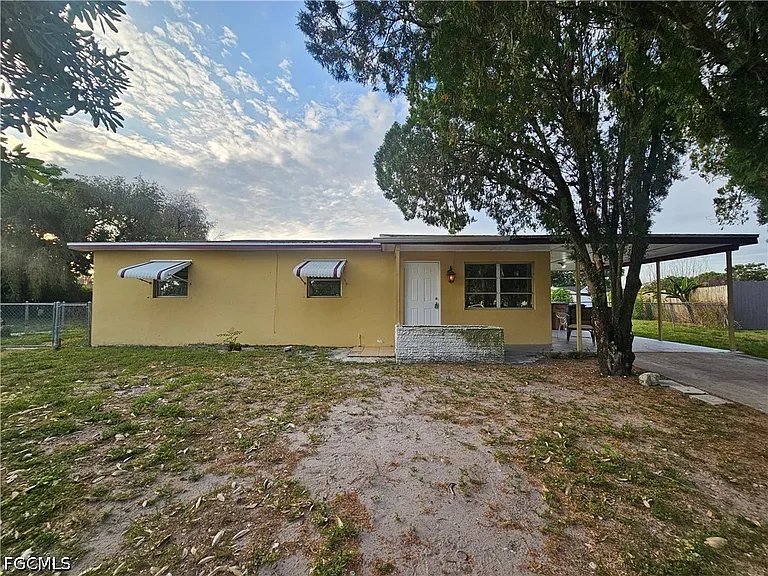 423 Morgan Cir S — Photo 2