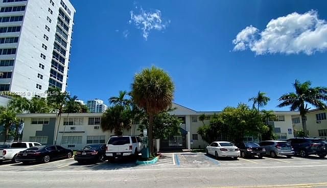 1st image of 7925 West Dr #1