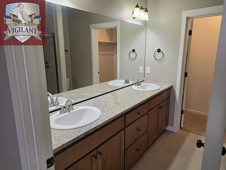 2605 NE 130th Ct — Photo 2