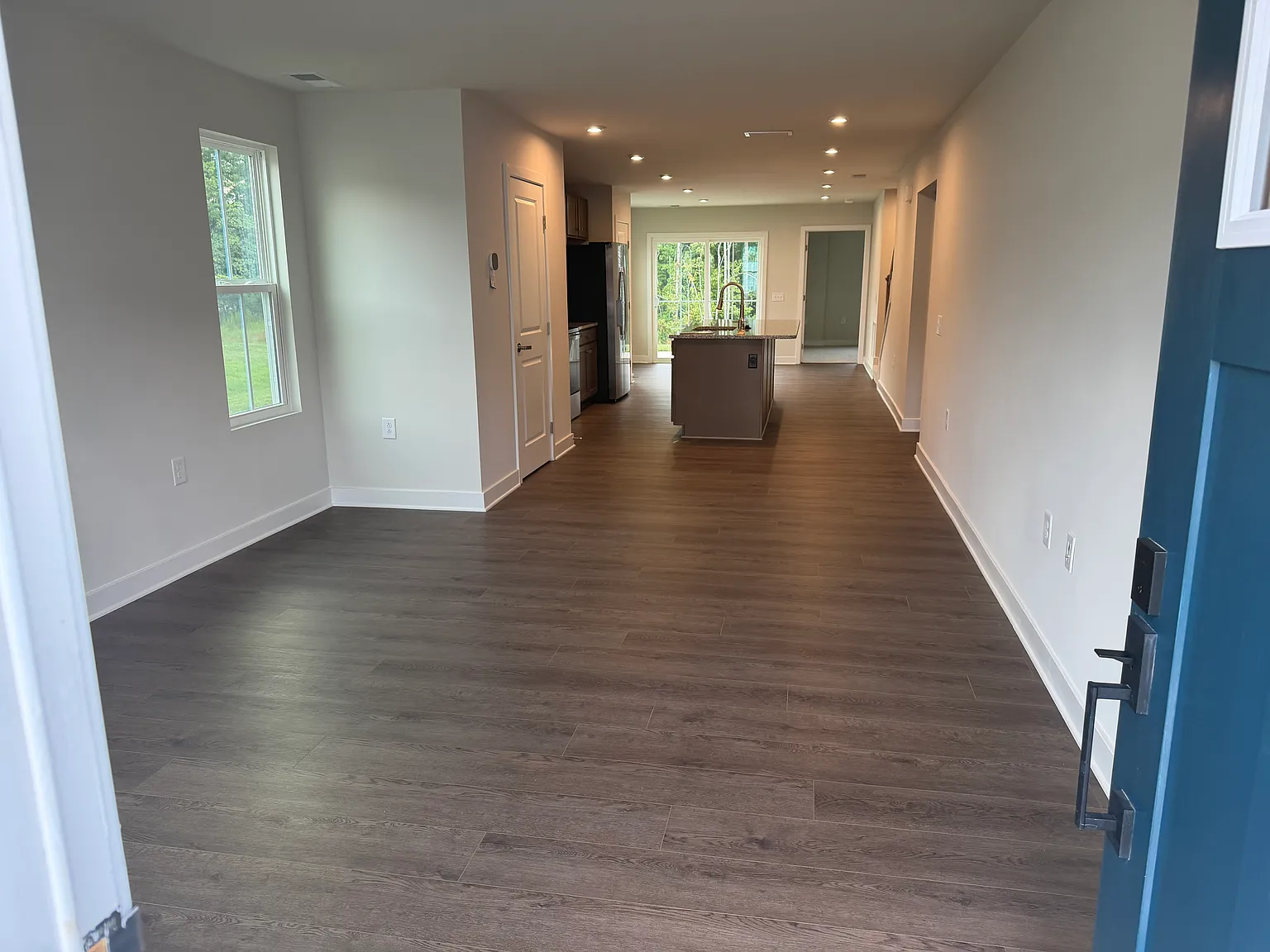 3 bed, 2.5 bath, 1670 sqft, $2,500 — Photo 2