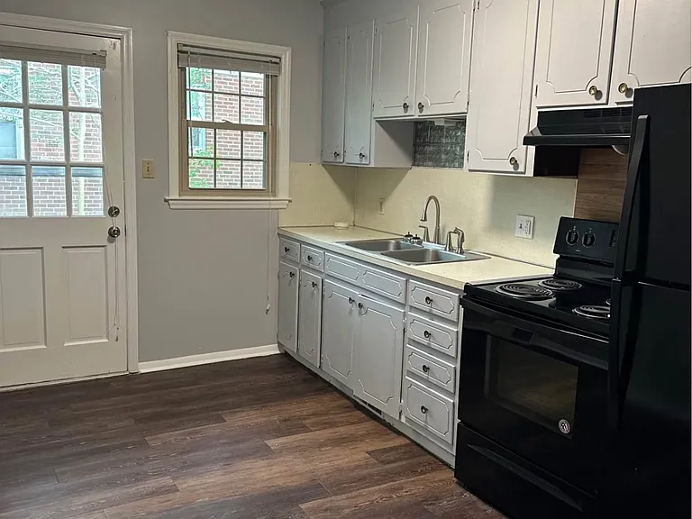 1310 Queens Rd #B — Photo 5