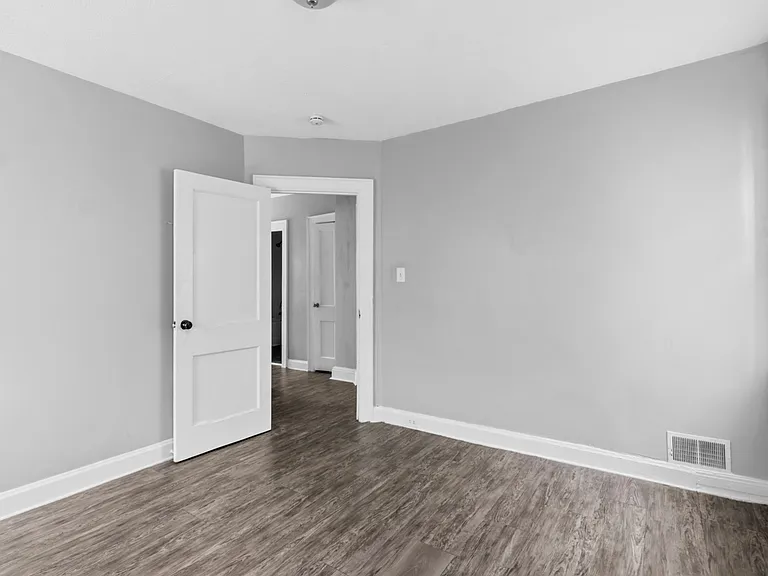 936 Whitby Rd — Photo 13