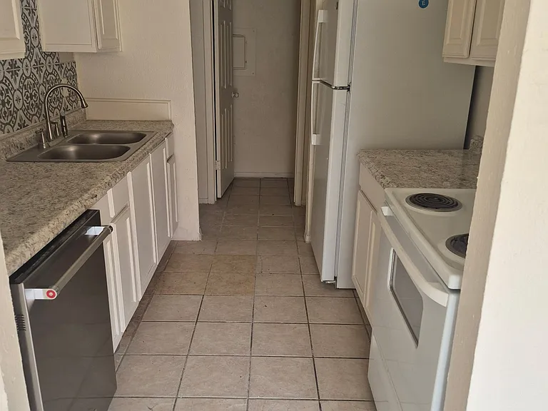 3951 N Garland Ave #4 — Photo 3