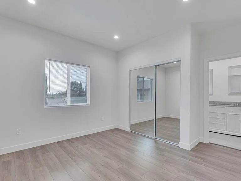 6744 Radford Ave — Photo 16