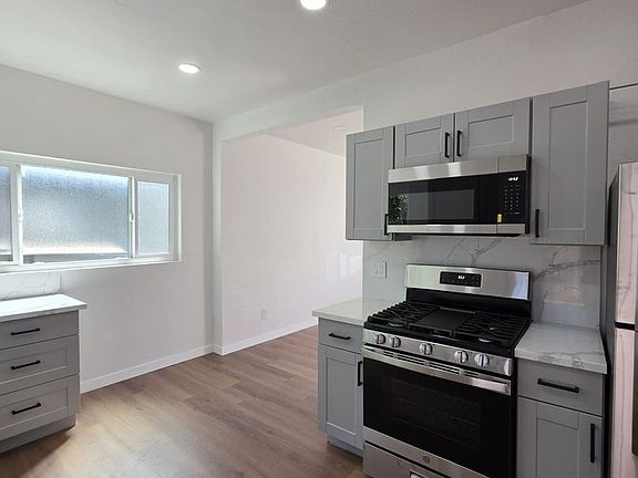 2nd image of 3260-3264 Steel St #3262