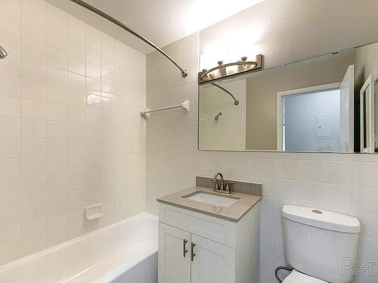Shoreline Place Apartments — Photo 20