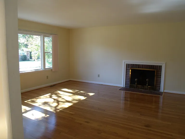 324 Shoreline Dr — Photo 3