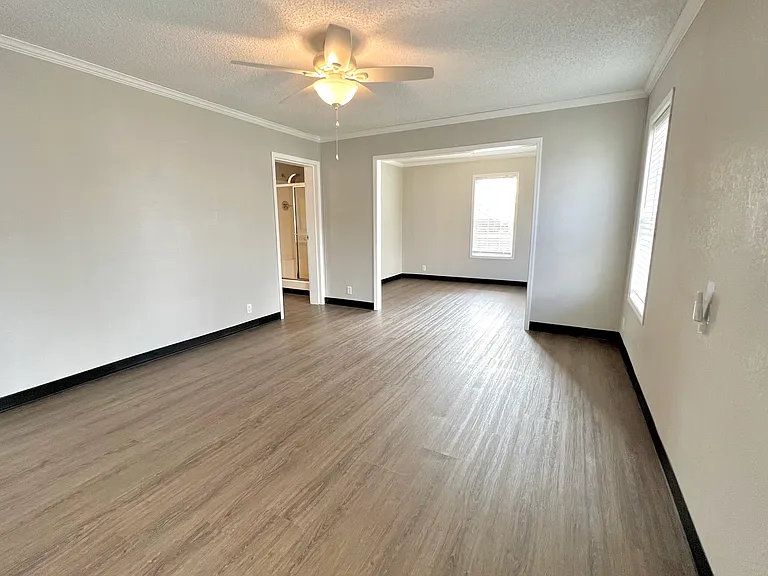 205 S Elm St — Photo 11