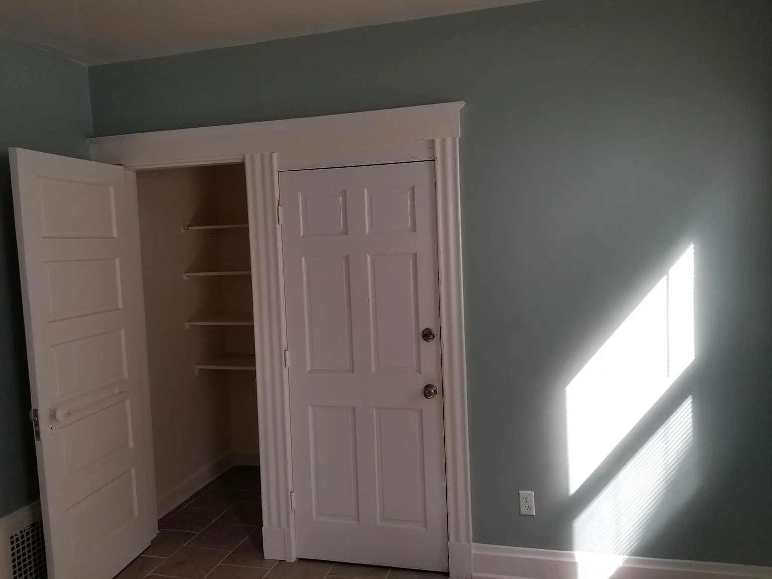 2 bed, 1050 sqft, $1,425 — Photo 2