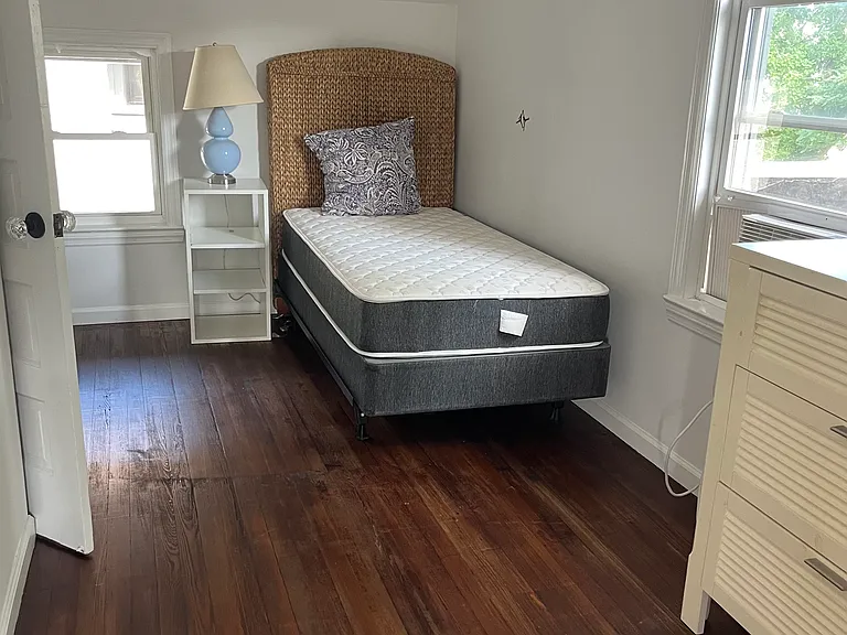 406 Lake Dr — Photo 5