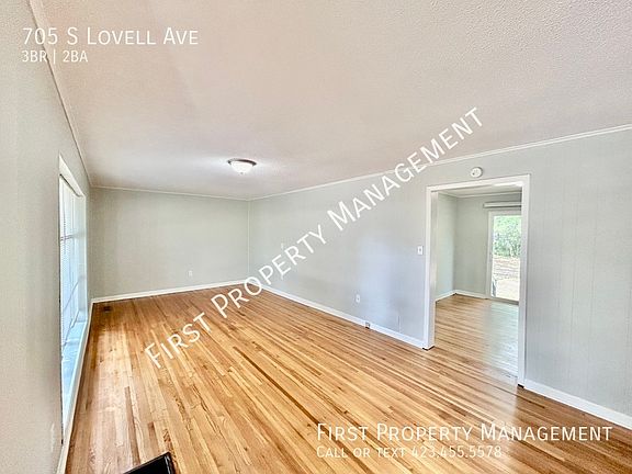 3rd image of 705 S Lovell Ave