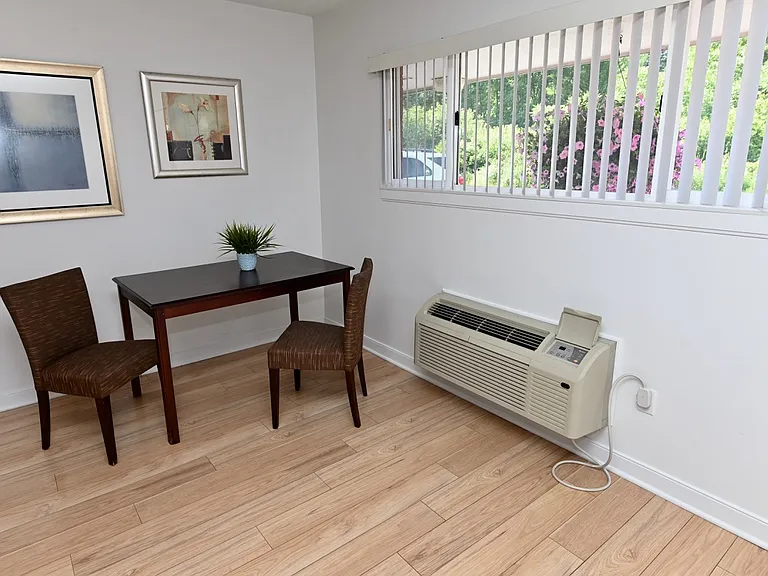 Woodworth Park Apartment — Photo 8