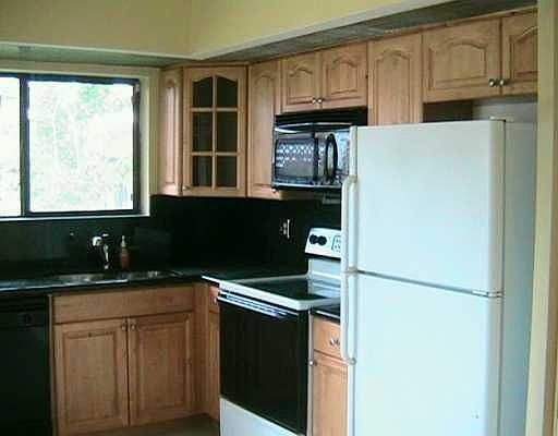 3/2 SINGLE FAMILY HOME - NEW KITCHEN