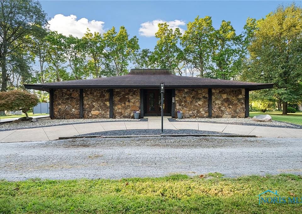 1st image of 421 Stewart Dr
