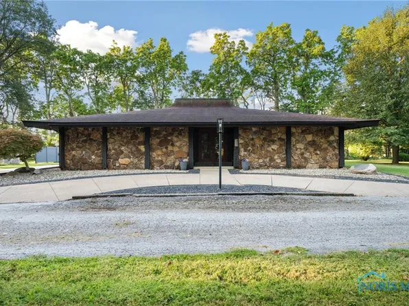 421 Stewart Dr, Fremont, OH 43420