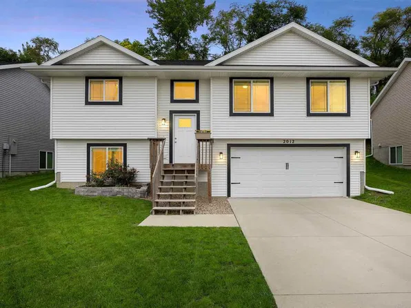 2012 Holly Meadow Ave SW, Cedar Rapids, IA 52404