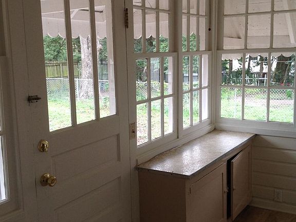 4th image of 1003 Blount St