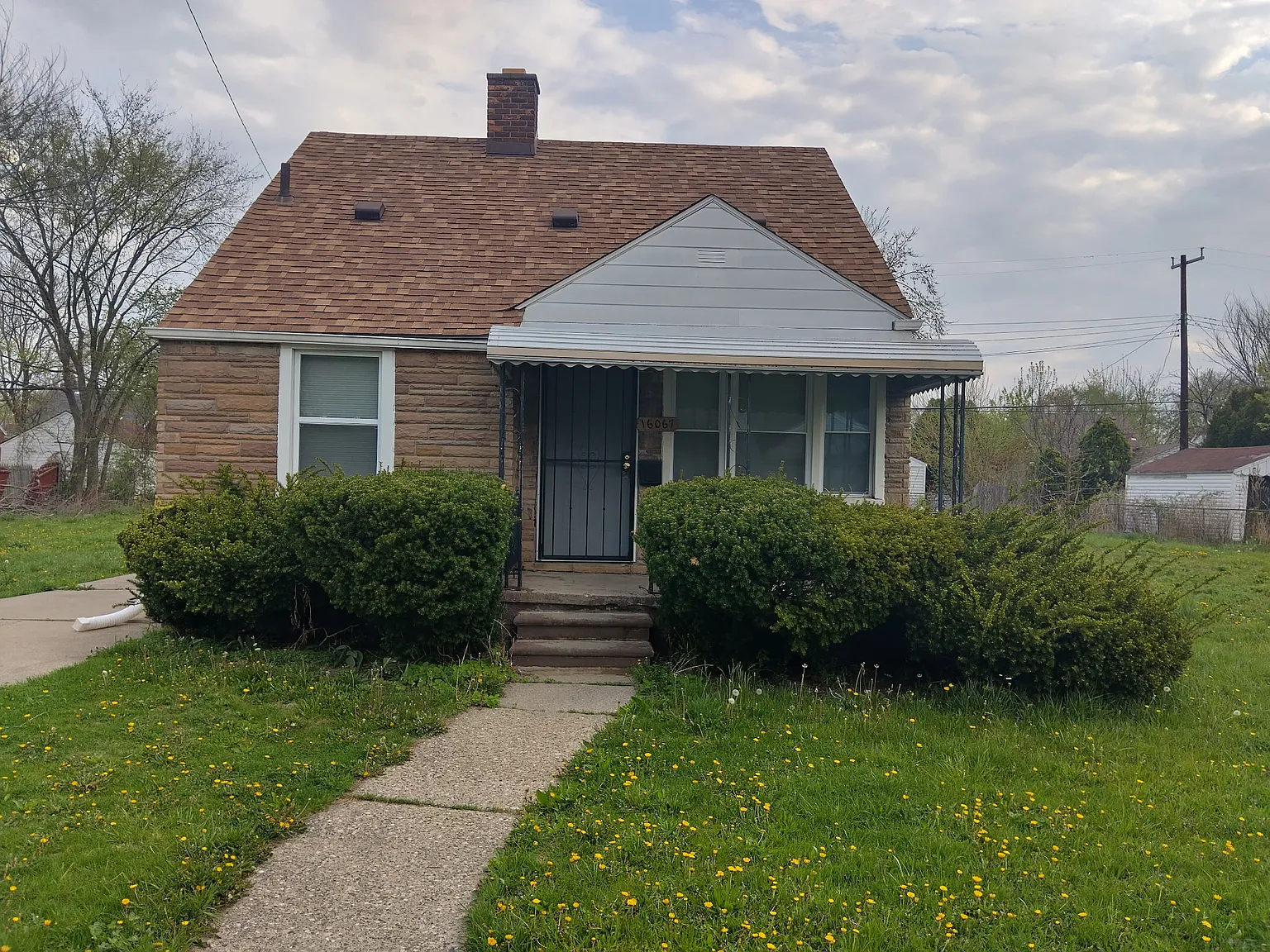 3 bed, 1.5 bath, 1200 sqft, $1,200 — Photo 1