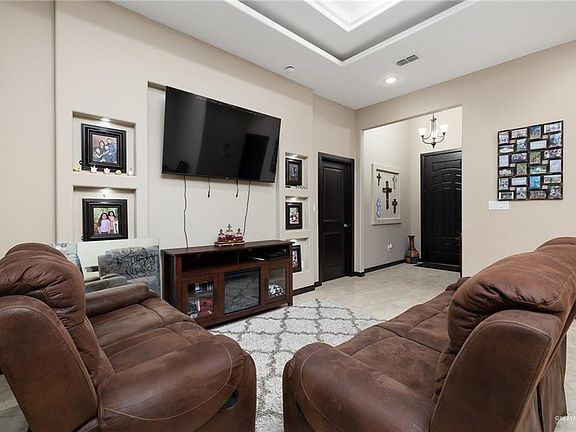 2nd image of 2100 W Sandstone Dr