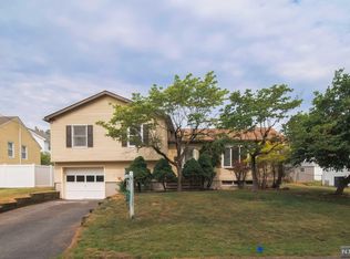 327 Bradley Ave, Northvale, NJ 07647