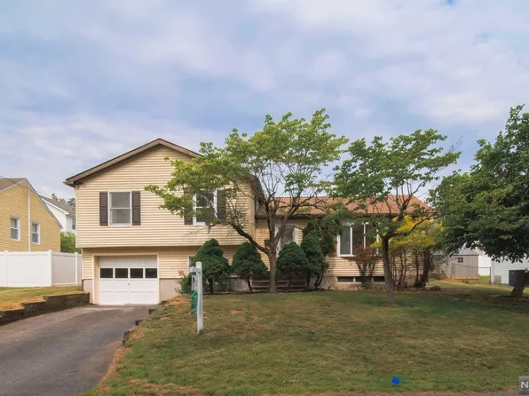 327 Bradley Ave, Northvale, NJ 07647