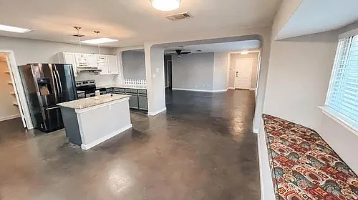 3 bed, 2.0 bath, 1522 sqft, $2,300 — Photo 4