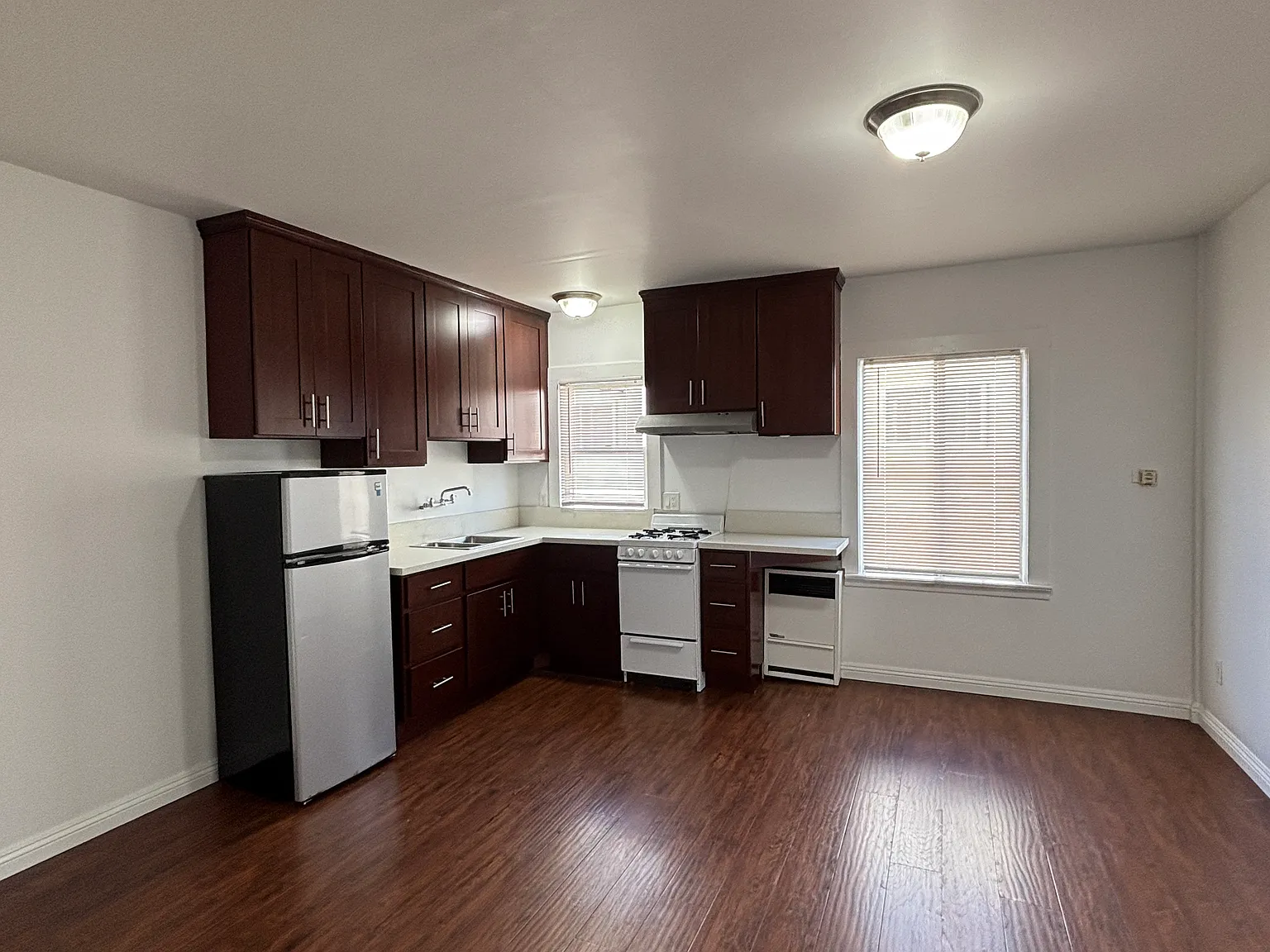 2 bed, 600 sqft, $3,395 — Photo 4