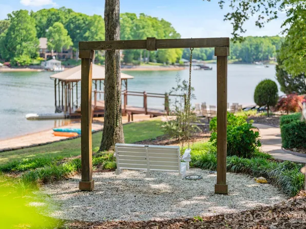 450 Greenbay Rd, Mooresville, NC 28117