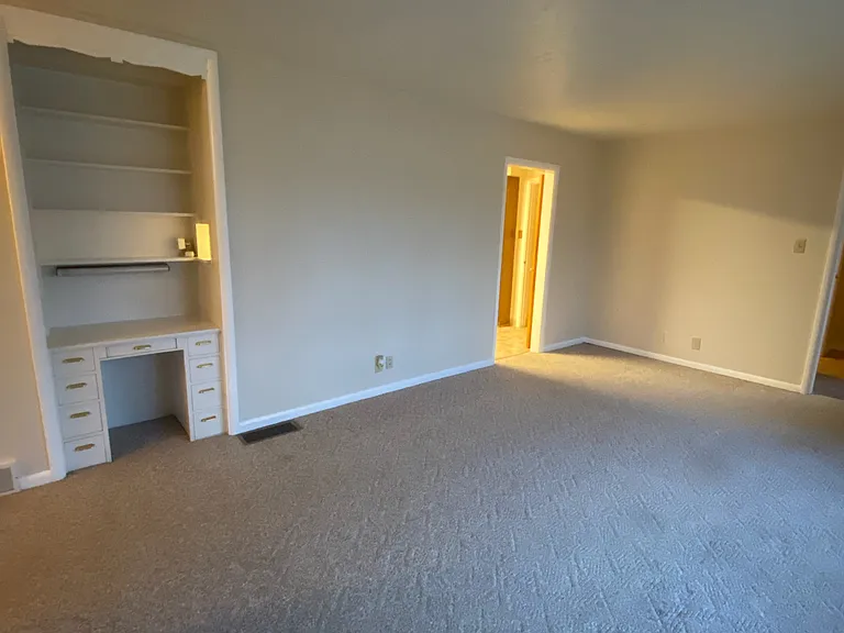 2304 Hewitt Dr — Photo 9