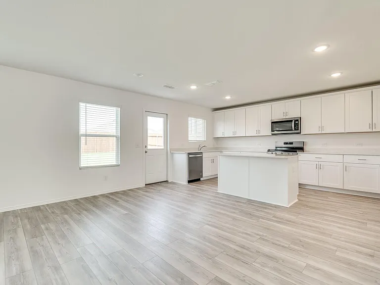 16025 Malaya St — Photo 12