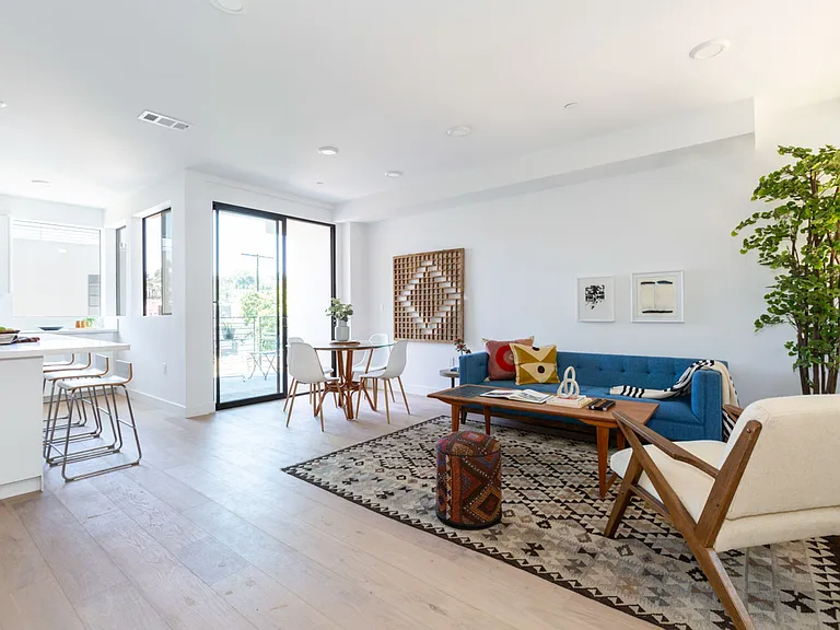 2172 Clifford St — Photo 7