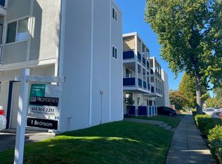 690 Leahy St, Redwood City, CA 94061
