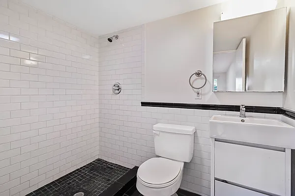 Sold by Daniel Gale Sotheby's International Realty | media 14