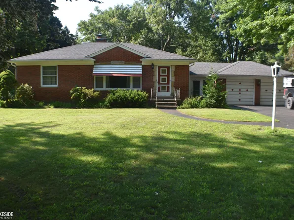 8925 Suncrest St, Sterling Heights, MI 48314