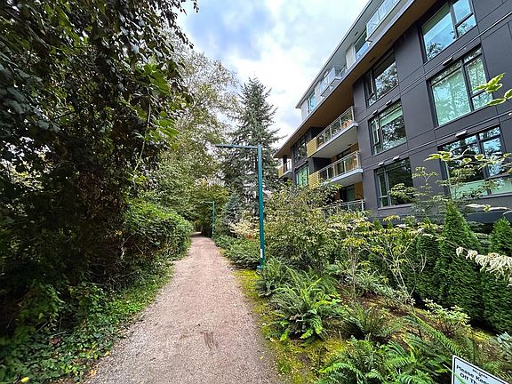 4th image of 7428 Alberta St #609