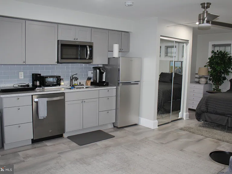 7703 Newcastle Dr — Photo 2