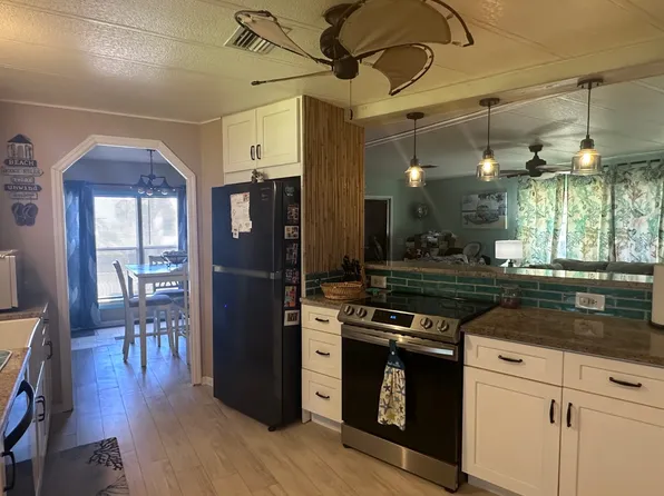 959 Avanti Way, North Fort Myers, FL 33917