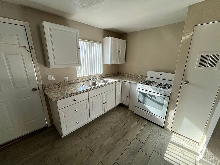 220 E Fort Lowell Rd — Photo 12