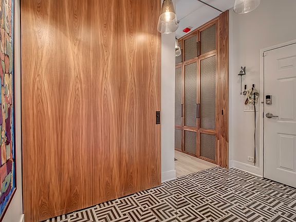 4th image of 910 W Madison St APT 904E